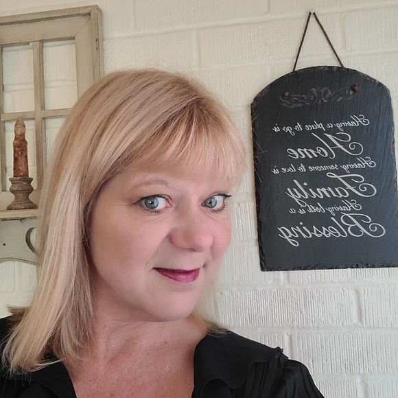 Meet your Posher, Diane - Picture 1 of 1